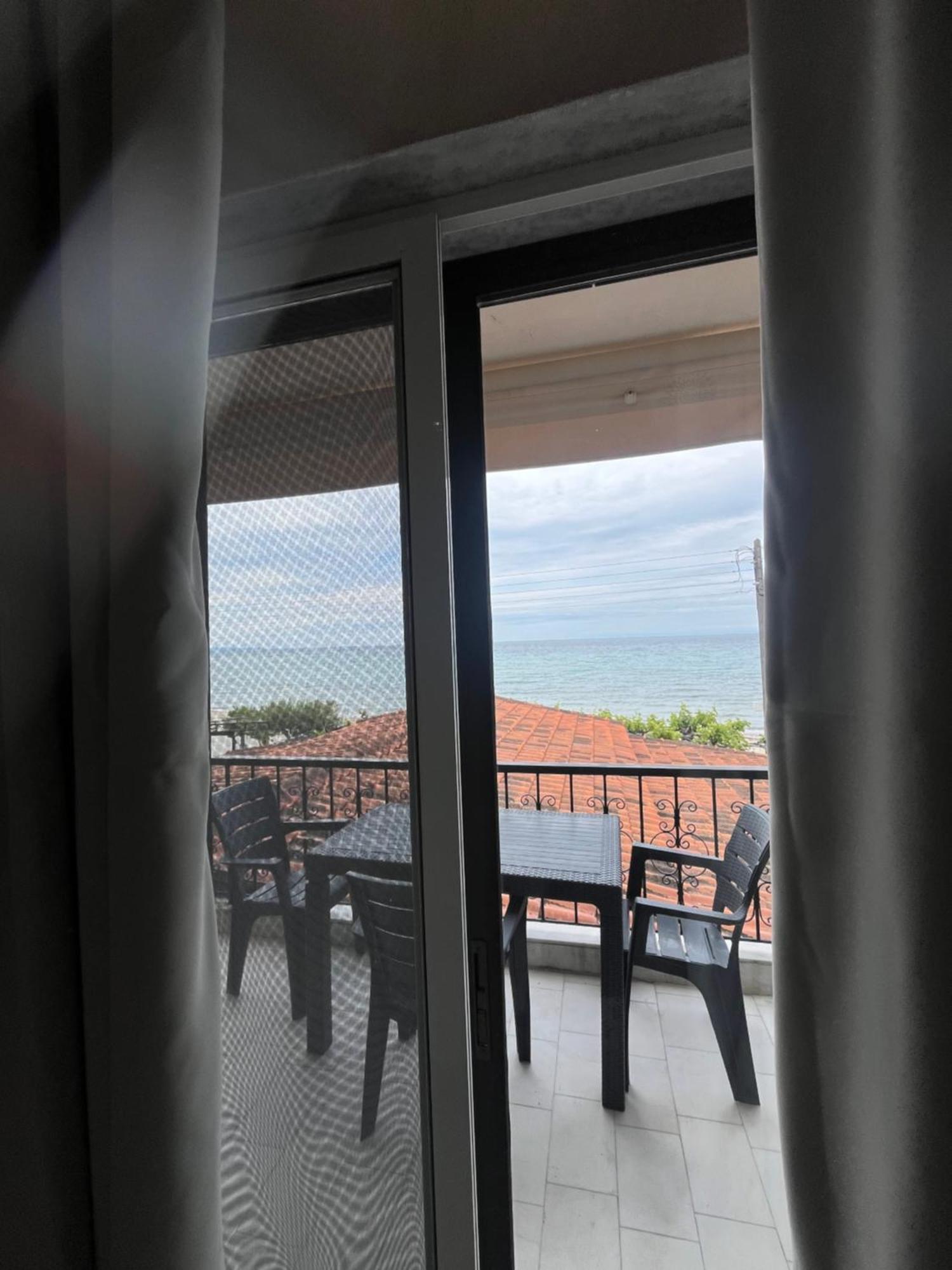 Okkio Sea View Apartment Vergia Ngoại thất bức ảnh