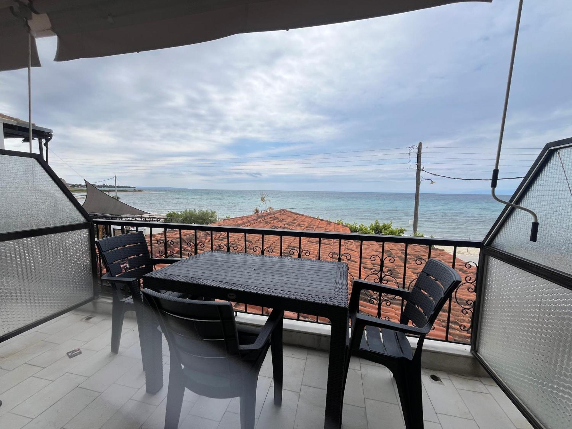 Okkio Sea View Apartment Vergia Ngoại thất bức ảnh